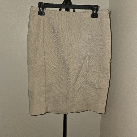 White House Black Market Elegant Cream Skirt Sz8 - Picture 5 of 7